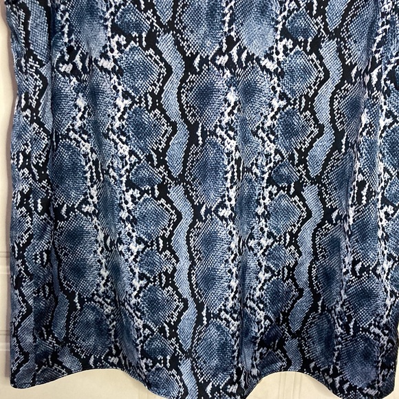 H&M💫 Women’s Blue Snakeskin Print Silky Camisole - Picture 3 of 6